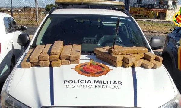 PMDF apreende 27 kg de maconha em ônibus interestadual.