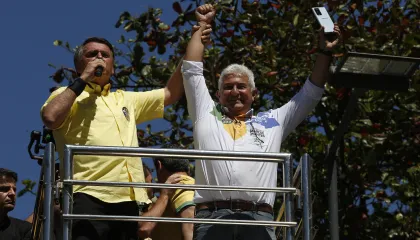 Traidor? Marcos Pontes vive no mundo da lua ou faz jogo duplo?T